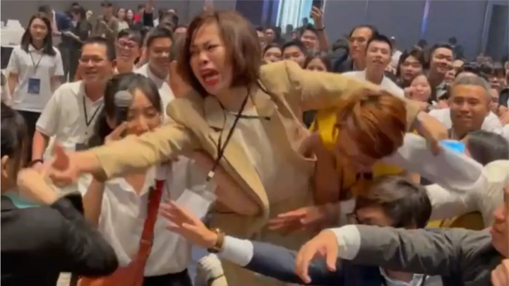 Tranh giành phiếu đặt cọc căn hộ tại TP.HCM gây tranh cãi